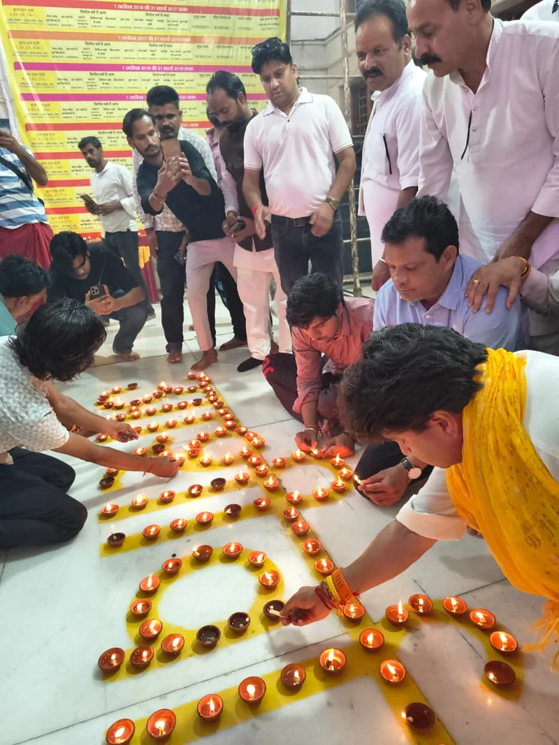 सेवा संकल्प अभियान के तहत श्री हनुमान टेकरी पर गूंजा सेवा का संदेश, ‘आशीर्वाद का दीया’ कार्यक्रम में जगमगाए…