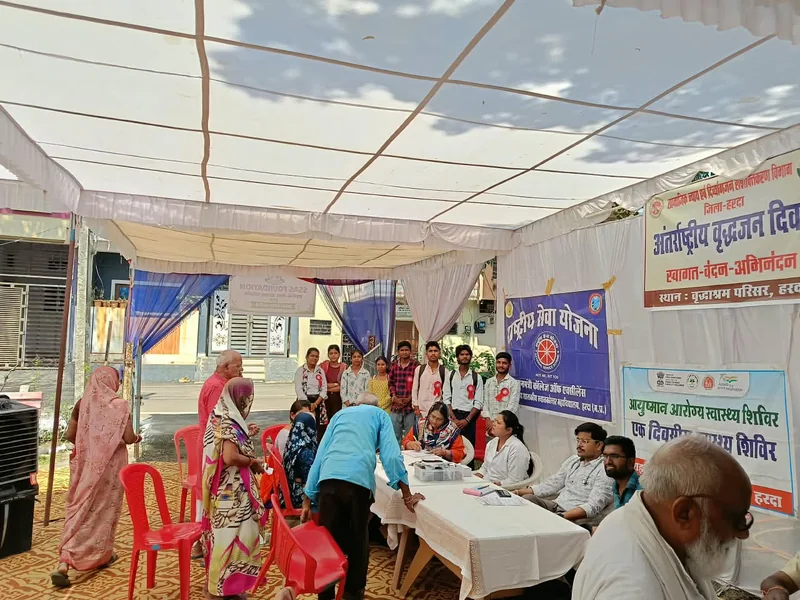 अंतर्राष्ट्रीय वृद्धजन दिवस पर स्वास्थ्य शिविर का हुआ आयोजन