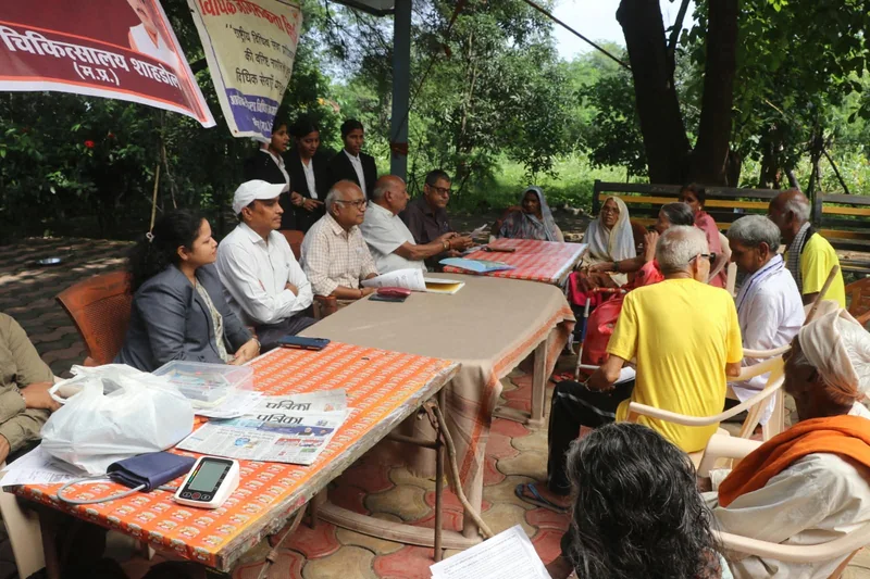 अंतर्राष्ट्रीय वृद्धजन दिवस पर विधिक एवं स्वास्थ्य सहायता शिविर आयोजित